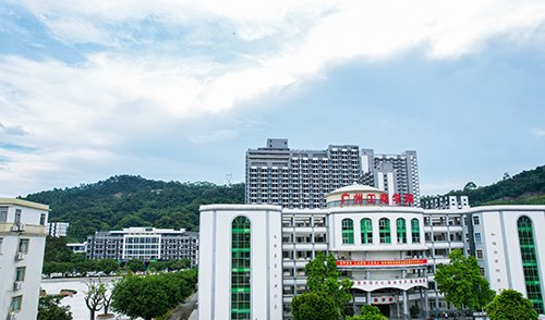 广东花都工商高级技工学校轮播3