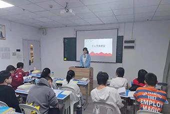 福州仕状元培训学校轮播3
