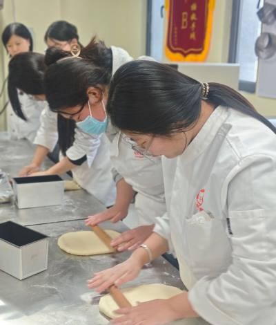 北京欧米熊西点培训学校轮播4