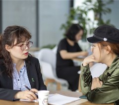 成都华樱外语出国服务培训中心轮播4