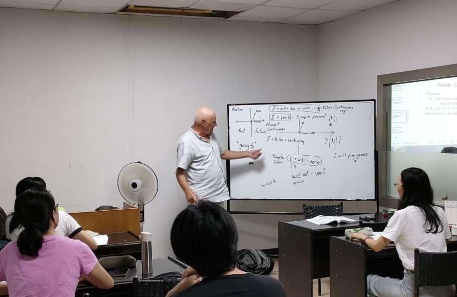 东莞西湖职业学校轮播3