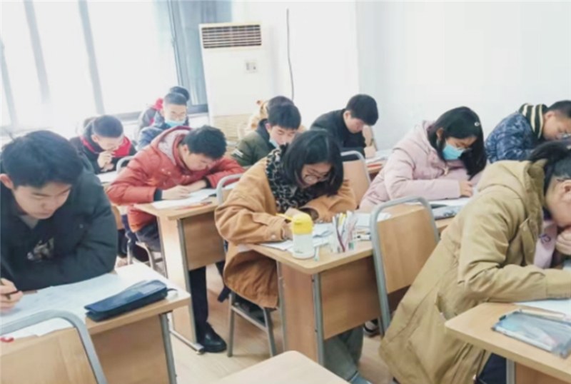 成都多能文化艺术培训学校轮播3