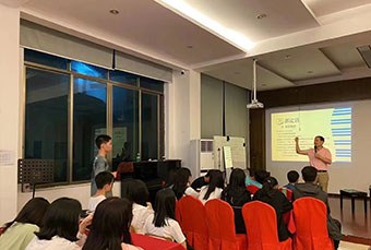 广州艺高艺术培训学校轮播3