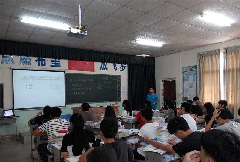 南宁成才报国高考补习轮播5