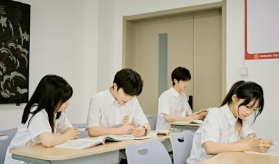 北京师大思沁高考复读学校轮播3
