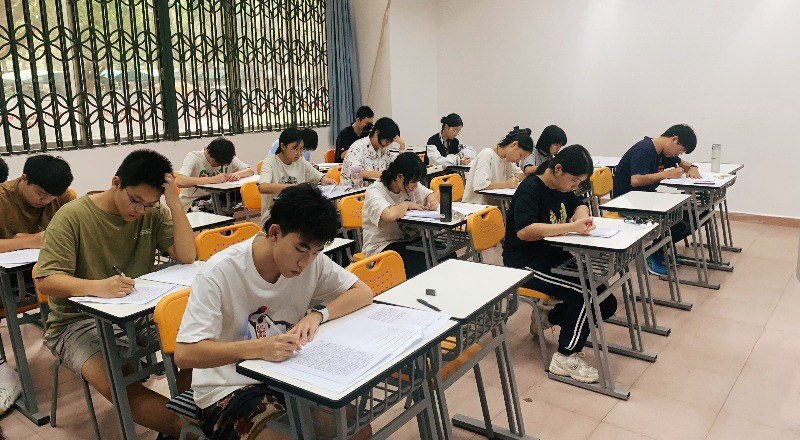 华师科教港澳台侨联考基地轮播3