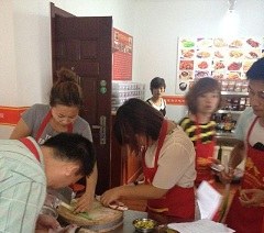 昆明厨博士餐饮培训学校轮播1