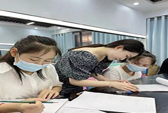 广州桦荣美校轮播3