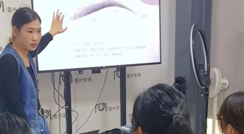 深圳壹叶定格摄影化妆培训学校轮播5