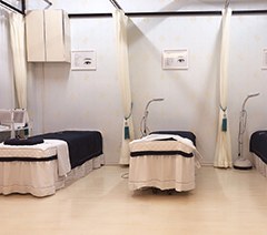 北京楚楚专业化妆美甲半永久美容培训学校轮播2
