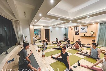 Light徕韵动瑜伽普拉提培训学院轮播4