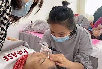 广州CoConi美妆学院轮播4