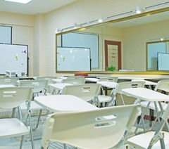 成都真梵森形象设计艺术学校轮播2