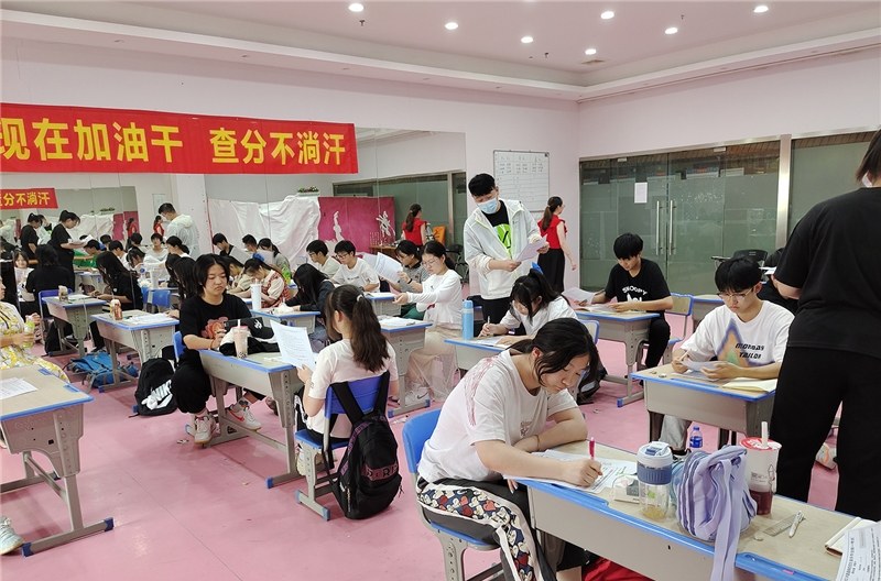 南京春之音艺考培训学校轮播4