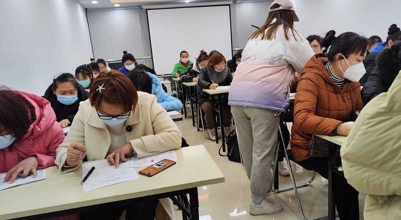 成都蕊心阁家政教育轮播5