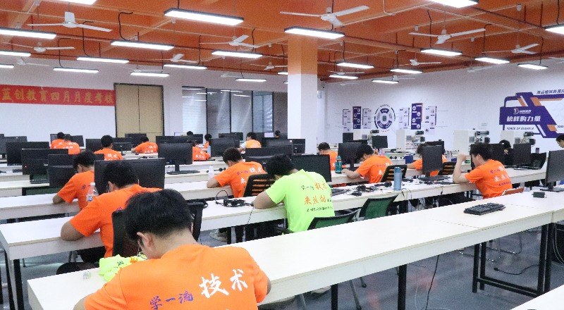 深圳飞扬人才电脑培训中心轮播3