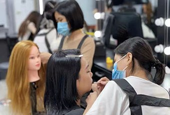 广州桦荣美校轮播5