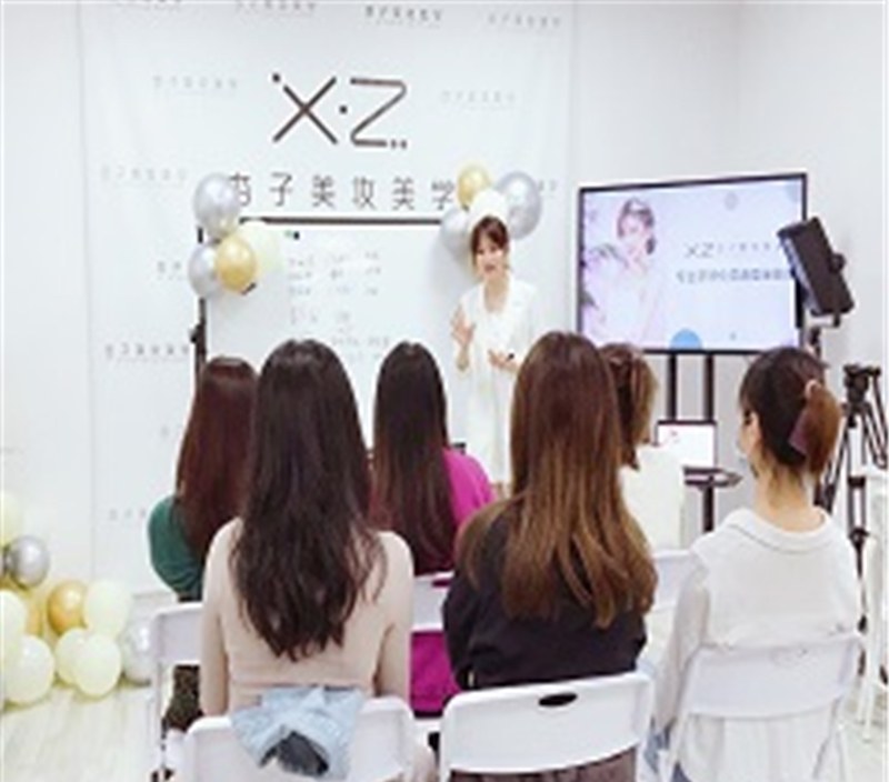 东莞X•Z杏子美妆美学培训中心轮播3
