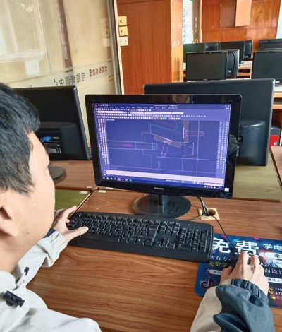 东莞众英模具培训学校轮播5
