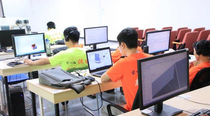 深圳飞扬人才电脑培训中心轮播5