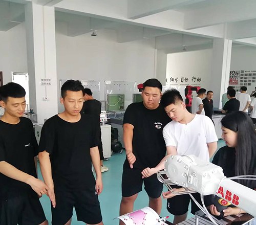 中科罗伯特机器人学院相册3