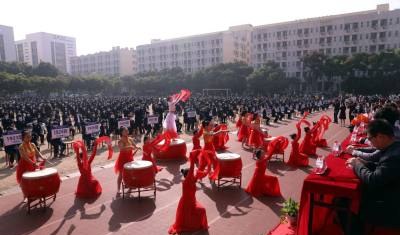 深圳市奋达职业技术学校轮播4