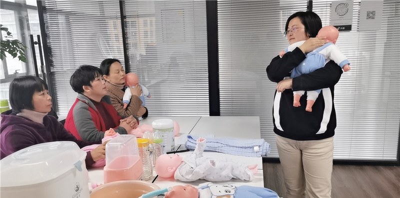 杭州艾特普思家政培训学校轮播2