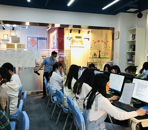深圳飞扬人才电脑培训中心相册1