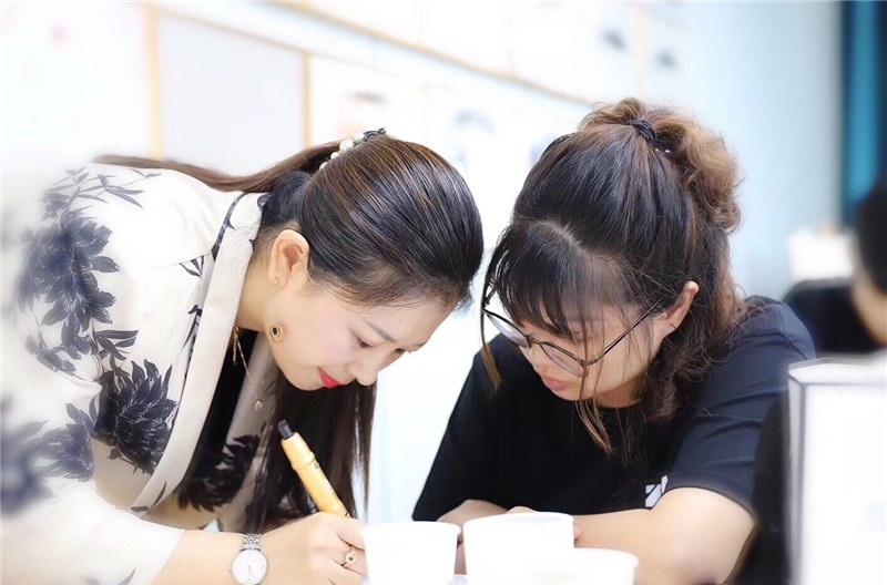 深圳廷廷美妆商学院轮播5