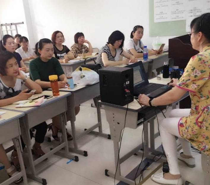 上海馨木优培母婴家政商学院培训中心轮播3