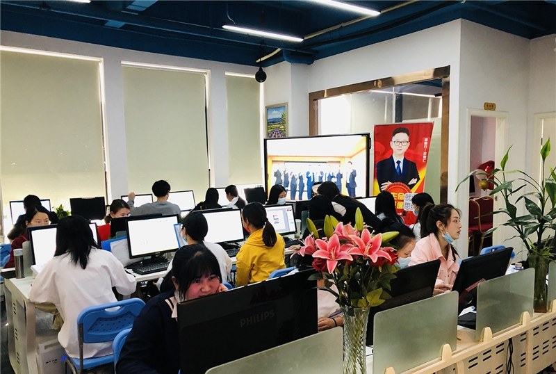 深圳飞扬人才电脑培训中心轮播4