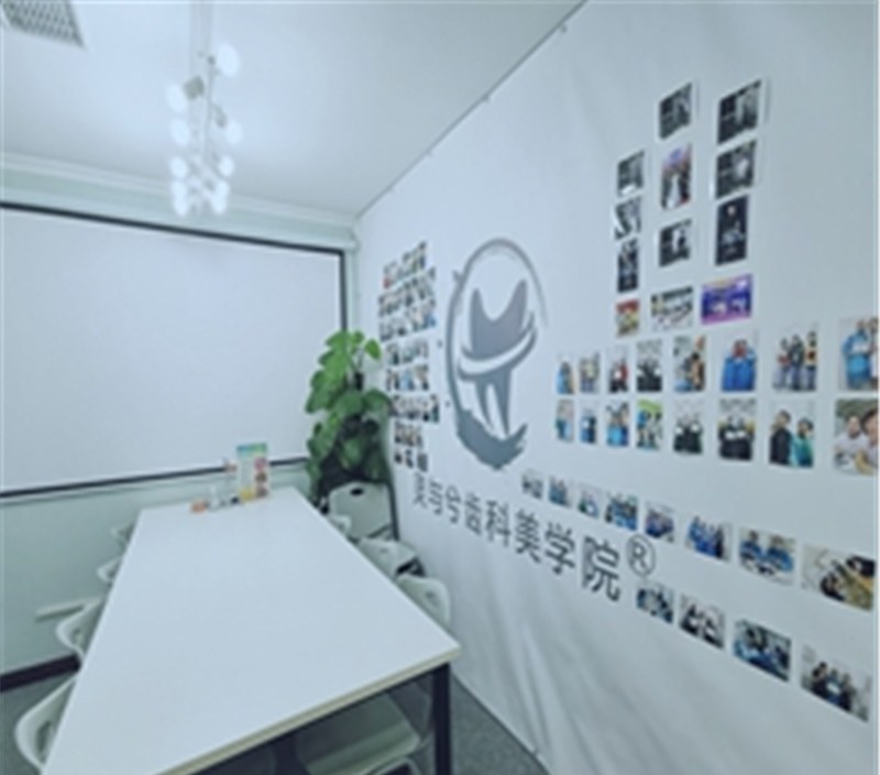 重庆灵与兮齿科美学培训学院轮播2