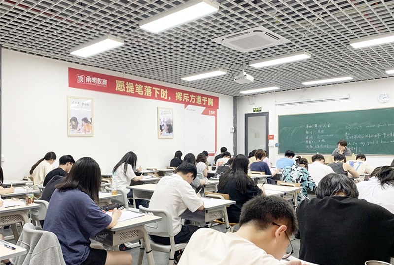 广州高考复读全日制荣耀班
