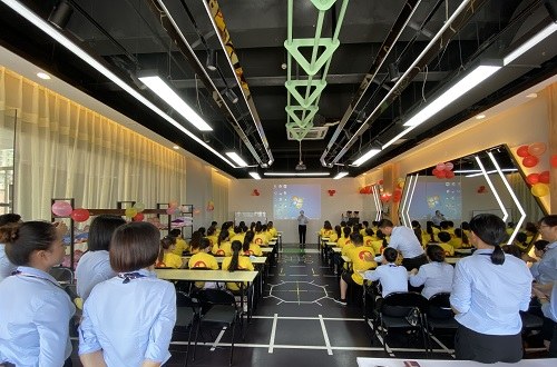 深圳天美家政培训学校轮播1